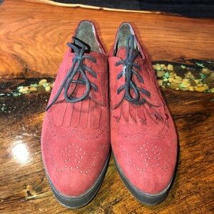 Divided 1 inch creeper oxfords in burgundy.